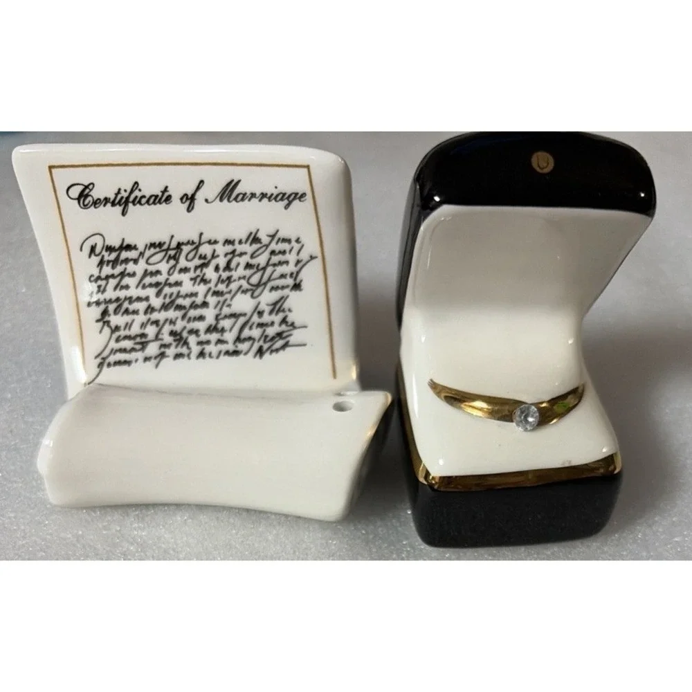 Vintage 1985 Sarsaparilla Wedding Ring Marriage Certificate Salt Pepper Shakers